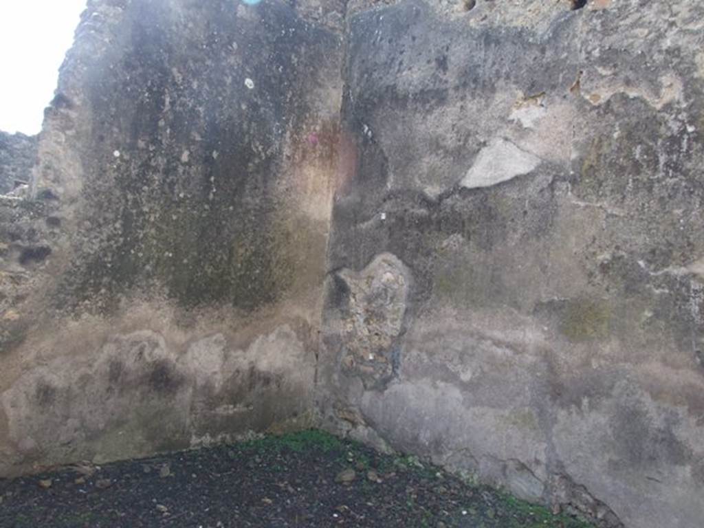 V.4.9 Pompeii.  March 2009.  South west corner of large room.