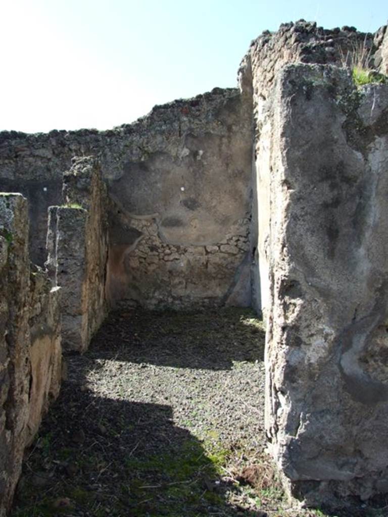 V.4.9 Pompeii.  March 2009.  Middle room on west side of atrium.