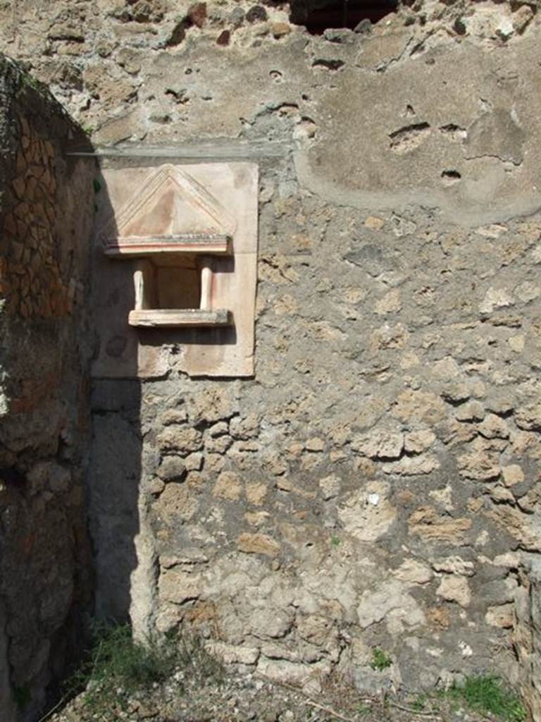 V.4.9 Pompeii.  March 2009.Site of small room on north side of atrium, now with no walls standing.