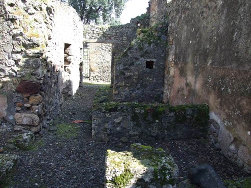 V.4.10 Pompeii.    March 2009.  Looking east to entrance from rear of house.

