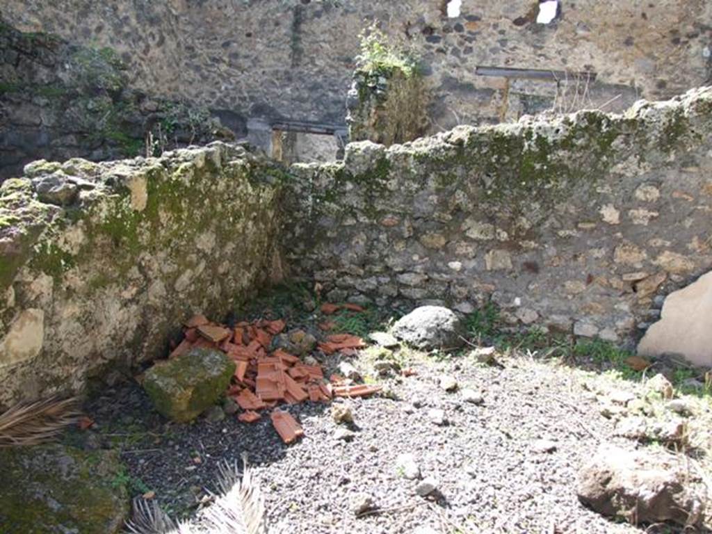 V.4.10 Pompeii.  March 2009.  West wall of Triclinium.