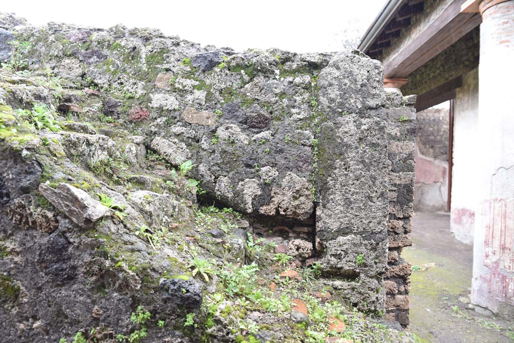 V.4.a Pompeii. March 2018. Room ‘o’, looking east towards steps and wall. 
Foto Annette Haug, ERC Grant 681269 DÉCOR.
