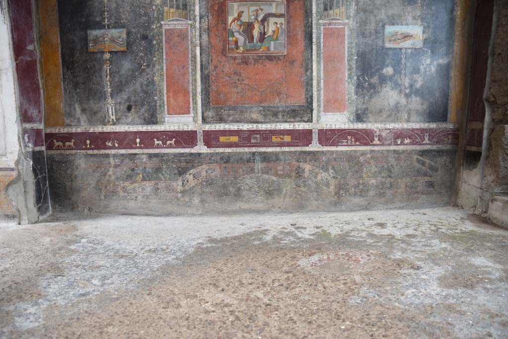 V.4.a Pompeii. March 2018. Room ‘h’, looking towards lower north wall.
Foto Annette Haug, ERC Grant 681269 DÉCOR.

