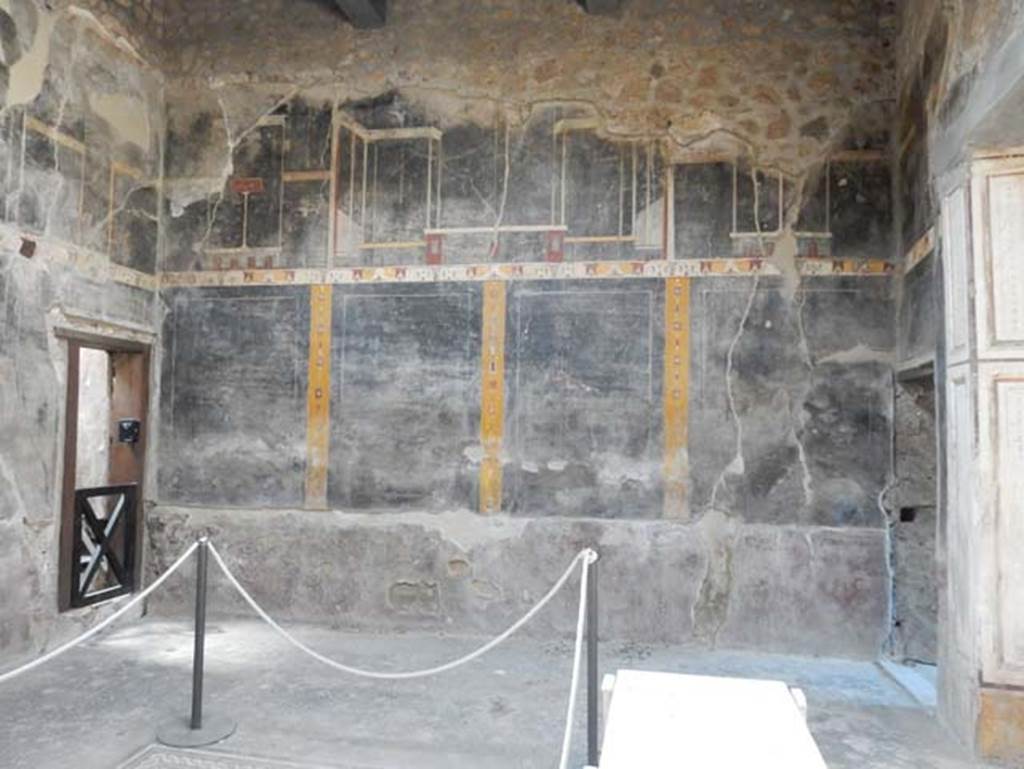 V.4.a, Pompeii. May 2018. Looking towards north wall of atrium. Photo courtesy of Buzz Ferebee.