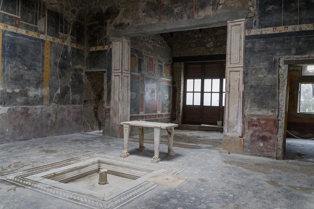 V.4.a Pompeii. March 2023. Tablinum ‘h’, looking east towards north wall in tablinum, from atrium. Photo courtesy of Johannes Eber.