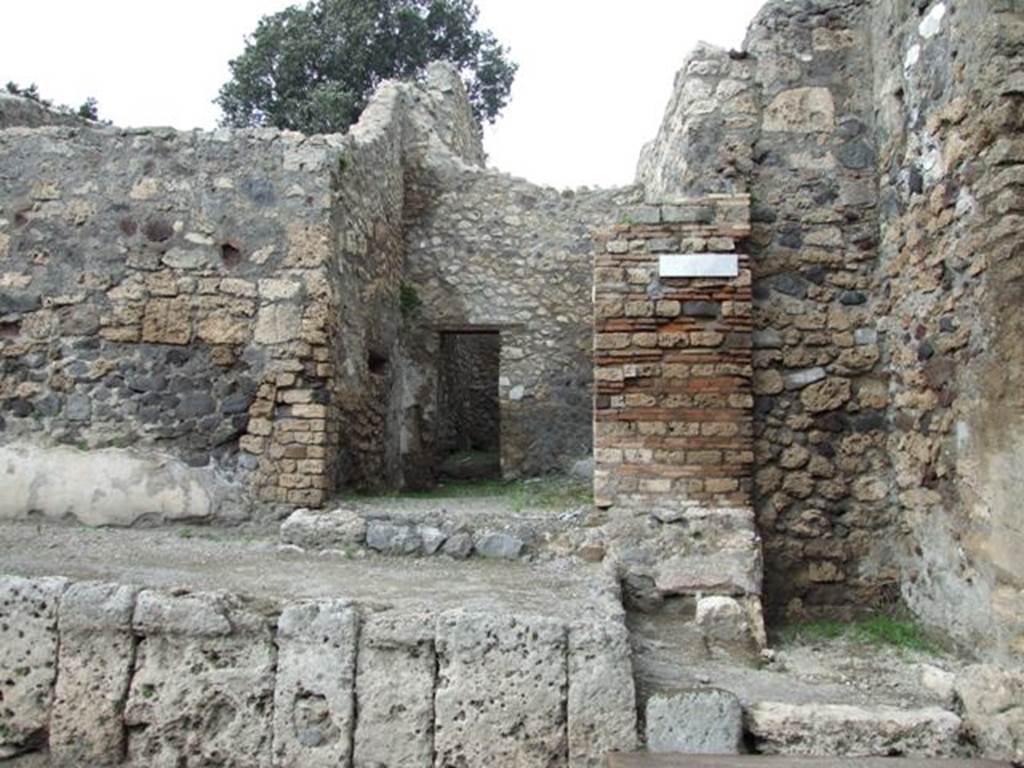 V.5.4 Pompeii.  March 2009. Entrance on Via di Nola.