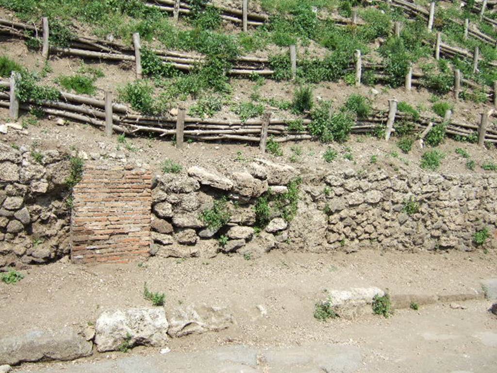 V.6.4 Pompeii. May 2006. Unexcavated doorway to entrance corridor of house.