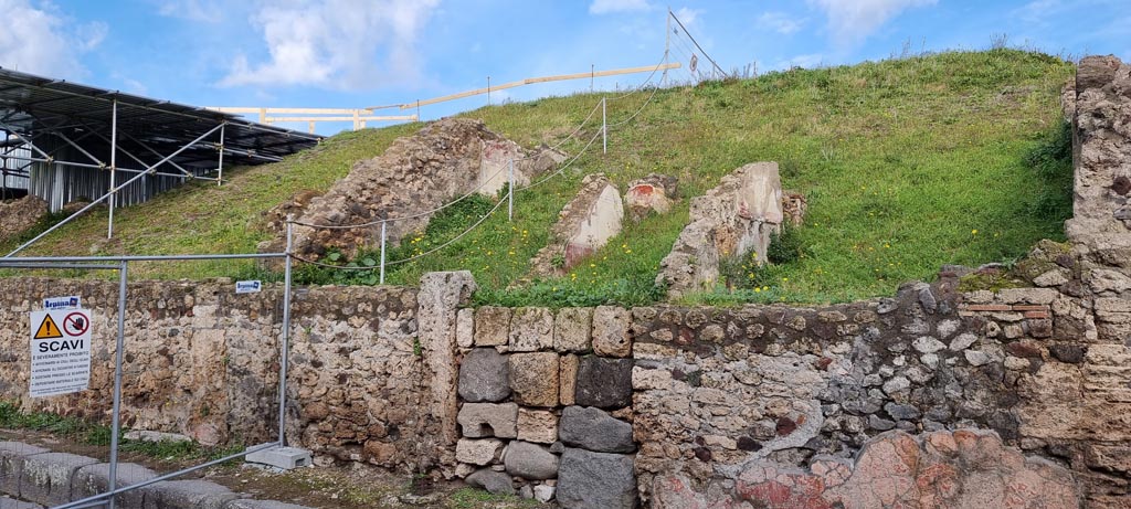 V.6.8 or 7 Pompeii, December 2023. Looking north-east towards entrance doorway. Photo courtesy of Miriam Colomer.