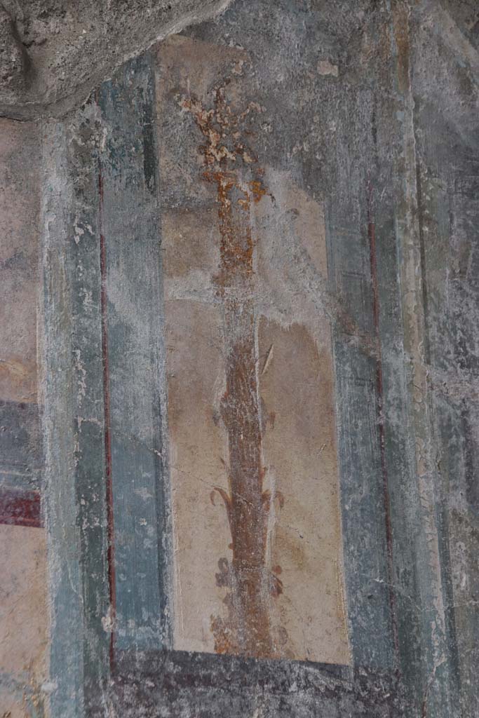 V.6.12 Pompeii. October 2020. Detail of painted candelabra from north wall of entrance fauces.
Photo courtesy of Klaus Heese.
