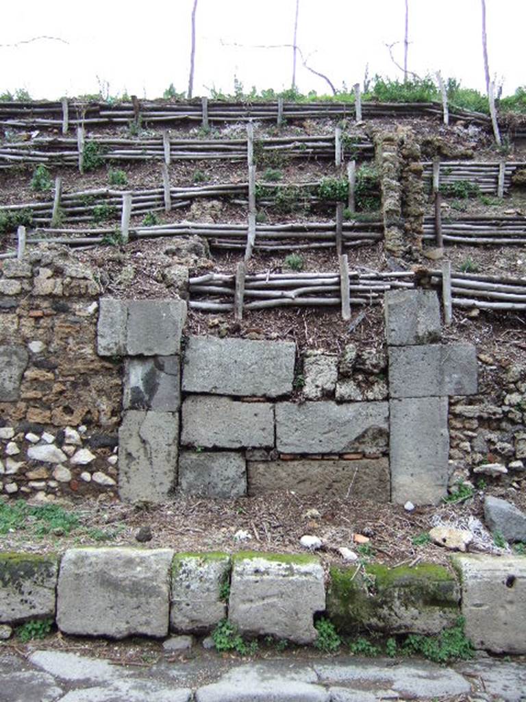 V.6.13 Pompeii. December 2005. Entrance