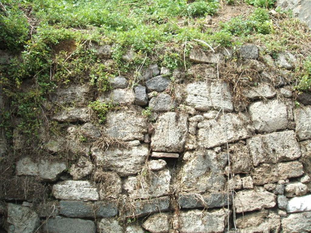 Pompeii. May 2005. Blocked vicolo, north from Via delle Nozze d’Argento, at the time unexcavated.
This was partially excavated in 2018/9 and now forms a continuation of the Vicolo di Cecilio Giocondo.
