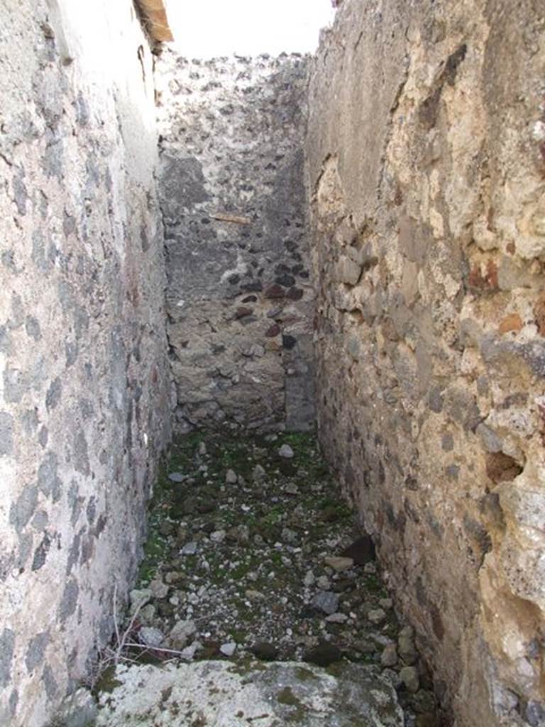 VI.1.7 Pompeii. December 2007. Room 3, looking along small room in north-east corner.