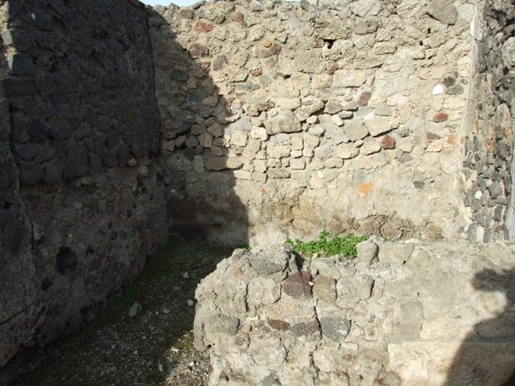 VI.1.7 Pompeii. December 2007. Looking north into room 7, from room 4.