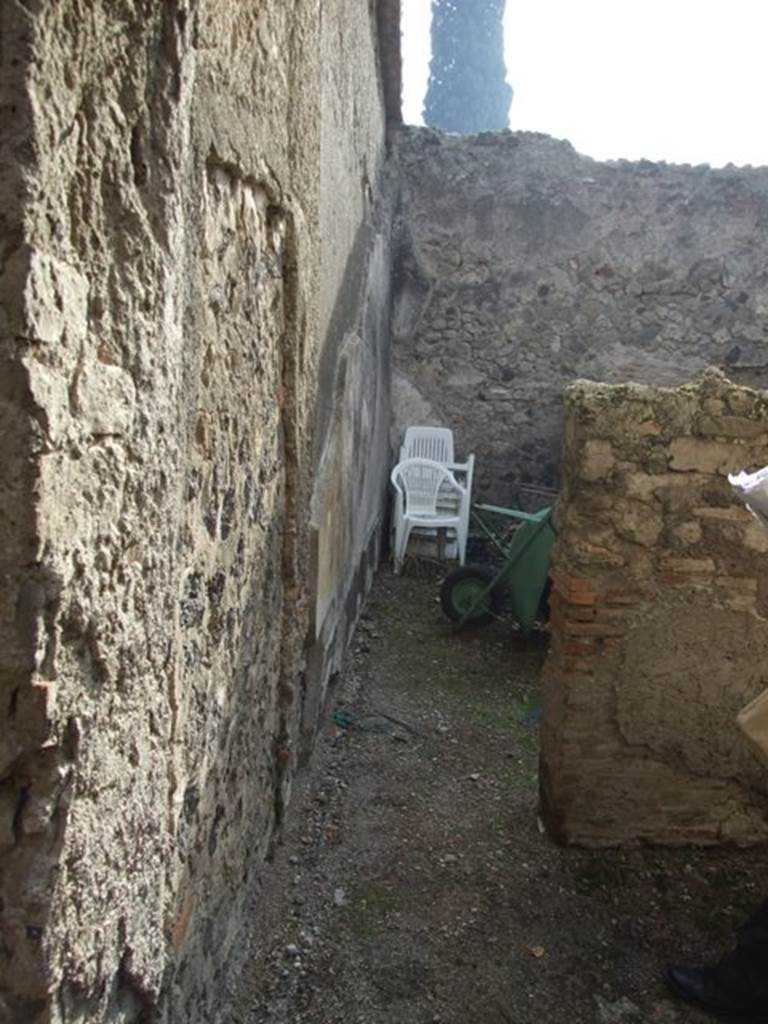 VI.1.7 Pompeii. Room 22, looking south through doorway.