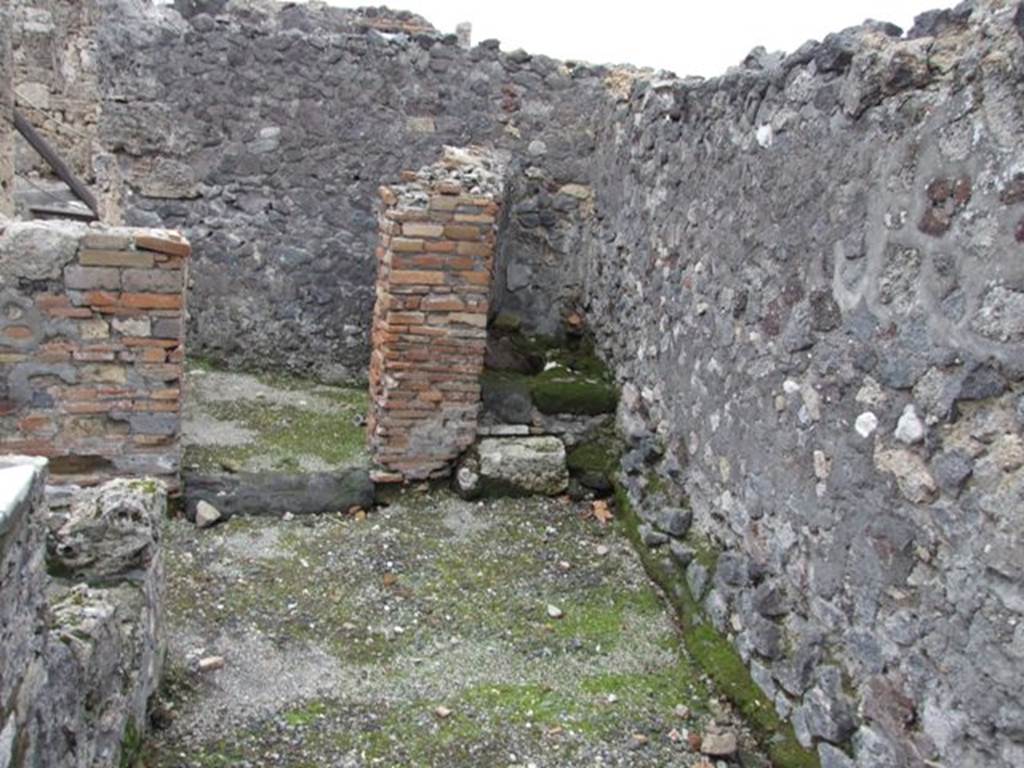 VI.1.18 Pompeii. December 2007. Looking east to doorway to rear and fusorium, on the right.