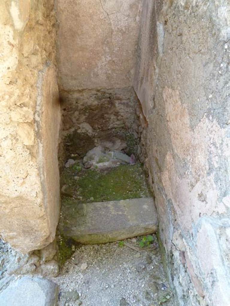 6.2.10 Pompeii. May 2011. Looking east in latrine. Photo courtesy of Michael Binns