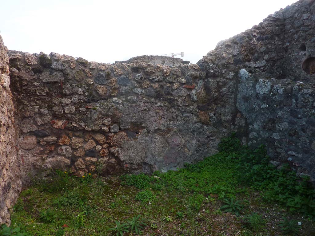 VI.5.9 Pompeii. November 2021. Looking towards south wall of room next to triclinium, and at rear of stairs. Photo courtesy of Hlne Dessales.