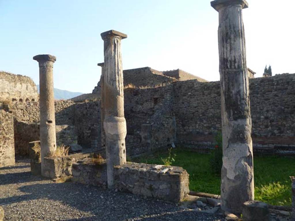 VI.5.10 Pompeii. May 2011. Looking across east portico of peristyle, towards south-west corner. 