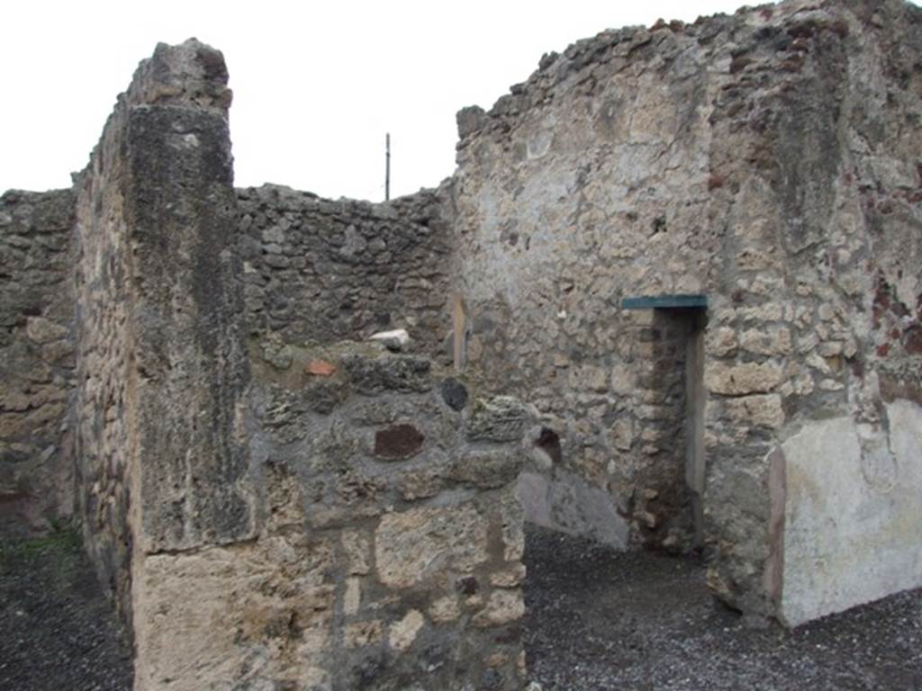 VI.6.1 Pompeii. December 2007. Doorway to room 14 on west side of the peristyle.