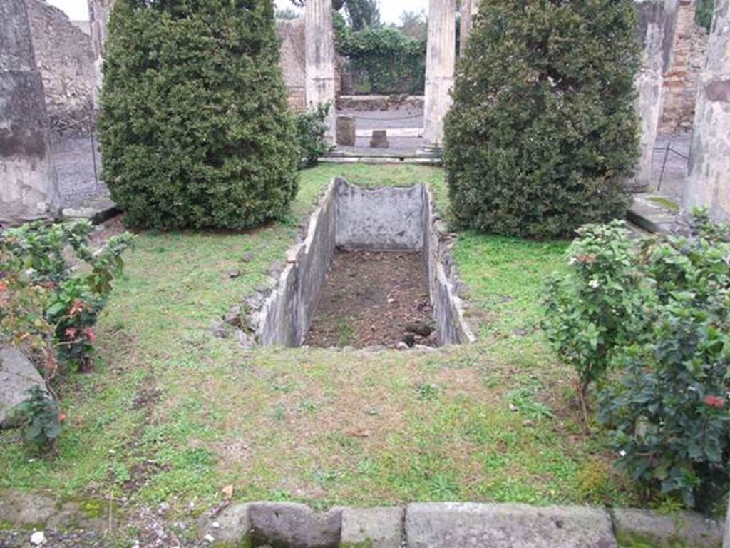 VI.6.1 Pompeii. December 2007. Looking north across pool in peristyle towards exedra at rear. According to Jashemski, the large pool had plants and fishes painted on its blue walls, and a jet rising in the centre. See Jashemski, W. F., 1993. The Gardens of Pompeii, Volume II: Appendices. New York: Caratzas. (p.127)

