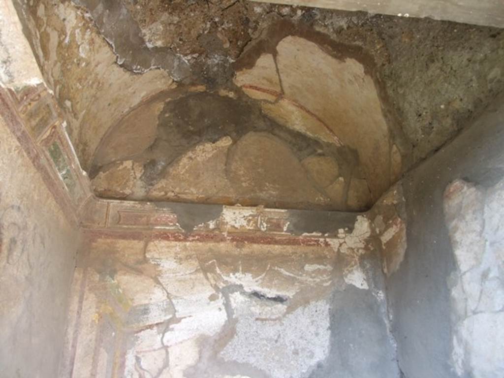 VI.7.6 Pompeii.  March 2009.  Inside roof of Aedicula Lararium.