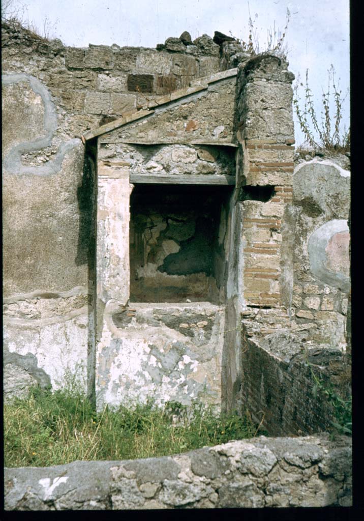 VI.7.6 Pompeii. Lararium.
Photographed 1970-79 by Günther Einhorn, picture courtesy of his son Ralf Einhorn.

