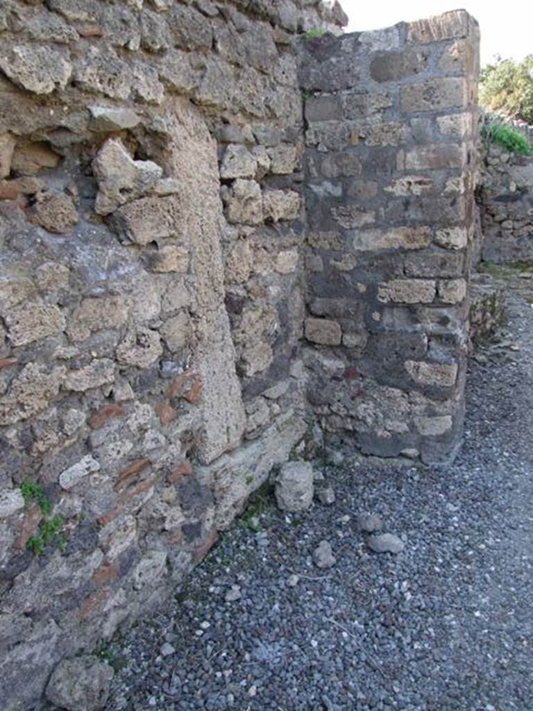 VI.7.6 Pompeii. March 2009. Room 6, west portico of garden area, looking north. 