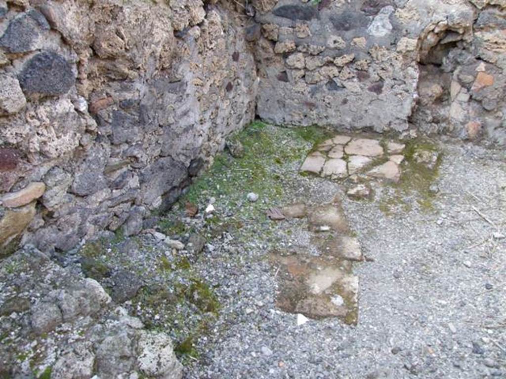 VI.7.6 Pompeii.  March 2009.  Room 7.  Latrine.