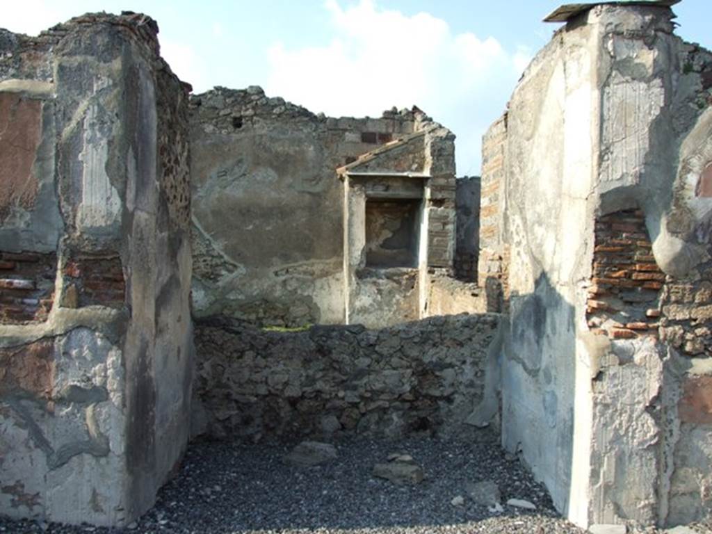 VI.7.6 Pompeii.  March 2009.  Room 9.  Small Tablinum, with wide window onto garden area.