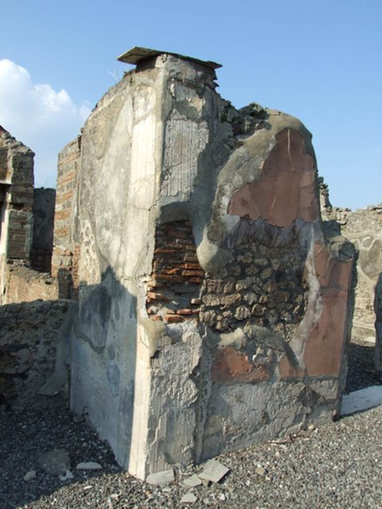 VI.7.6 Pompeii.  March 2009.  Room 9.  Tablinum.  East wall of Tablinum, and north wall of atrium.