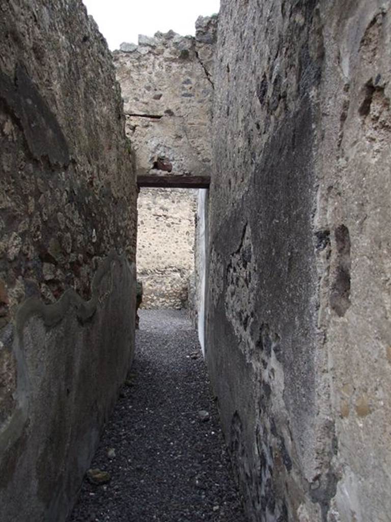 VI.7.20 Pompeii.  December 2006.  Corridor leading to VI.7.22.
