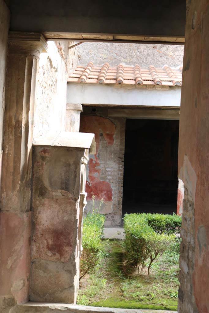 VI.8.3/5 Pompeii. December 2018. 
Looking from entrance corridor towards west side of lararium against north wall of peristyle area.
Photo courtesy of Aude Durand.

