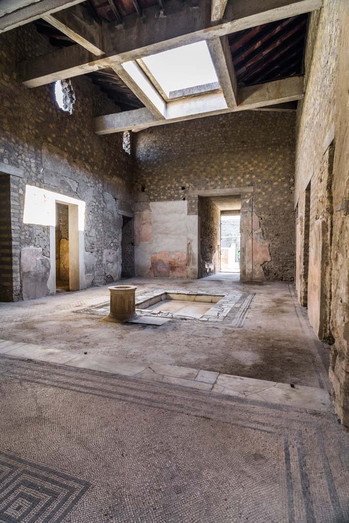 VI.8.3/5 Pompeii. April 2022. 
Looking south across atrium from tablinum. Photo courtesy of Johannes Eber.
