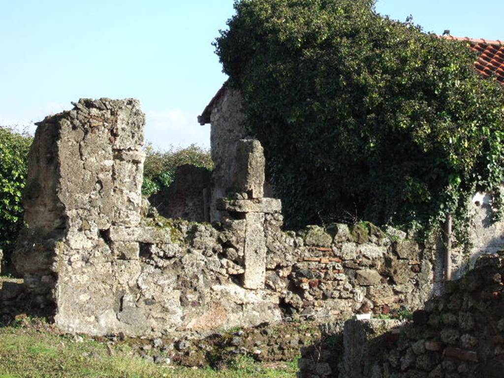 VI.9.1 Pompeii. December 2005. East wall of garden area, the dividing wall of VI.9.13.

