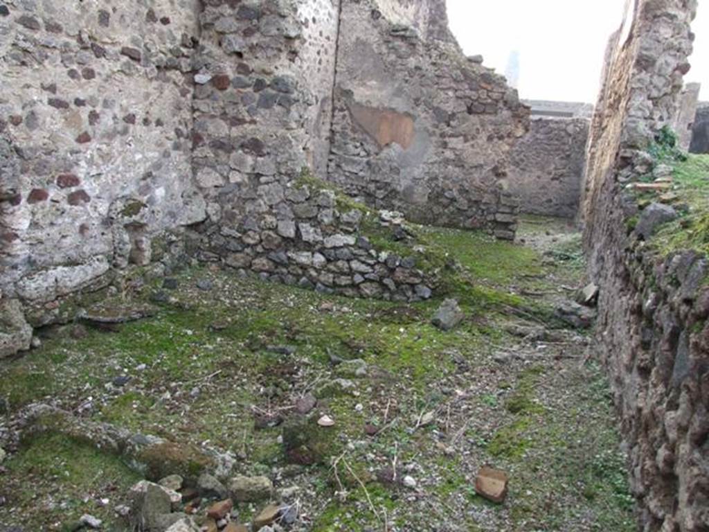 VI.9.1 Pompeii. December 2007. Looking west along the south wall towards room 17 and doorway to room 16. According to Packer, rooms 17 and 16 (on his plan 10 and 9) were cubicula, and presumably had the same sort of decoration as the others cubicula, described in room 21 below, but only a few fragments of the decorations survived.
See Cronache Pompeiane, IV, 1978, for article by Packer, J: Inns at Pompeii: a short survey (p.24-30)
See Bullettino Archeologico Napolitano, 1,1843, p.68-70
On the right can be seen the remains of the south wall of the large triclinium, room 15.
