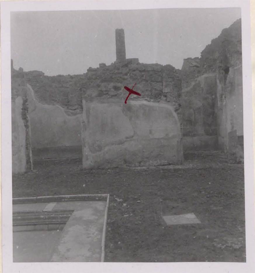 VI.9.2 Pompeii. Pre-1943. Looking towards south wall of atrium between doorways to rooms 13 and 12.
X marks the spot where the painting below was found.
According to Warscher 
The painting "Myth of Apollo" was located on the south wall section between rooms 12 and 13.
There was no trace of the painting around this central painting.
(La pittura Mito di Apollo trovavasi sulla sezione della parete sud fra le stanze 12 e 13. 
Non era rimasta nessuna traccia della pittura intorno questo quadro centrale.)
See Warscher, T. 1942. Catalogo illustrato degli affreschi del Museo Nazionale di Napoli. Sala LXXXII. Vol.4. Rome, Swedish Institute
