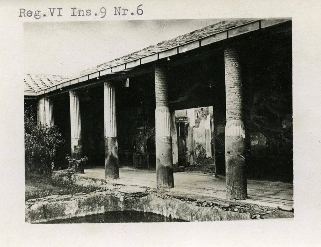 VI.9.6 Pompeii. Pre-1937-39. Room 6, looking west along north portico.
Photo courtesy of American Academy in Rome, Photographic Archive. Warsher collection no. 1500.
