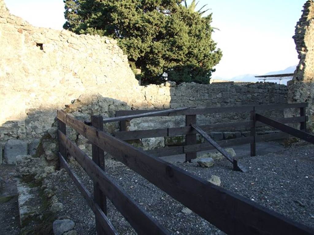 VI.10.2 Pompeii.  December 2006.  The corner of Vico di Mercurio and Vico del Fauno, bombed in 1943.  View showing loss of north east perimeter wall of the house.