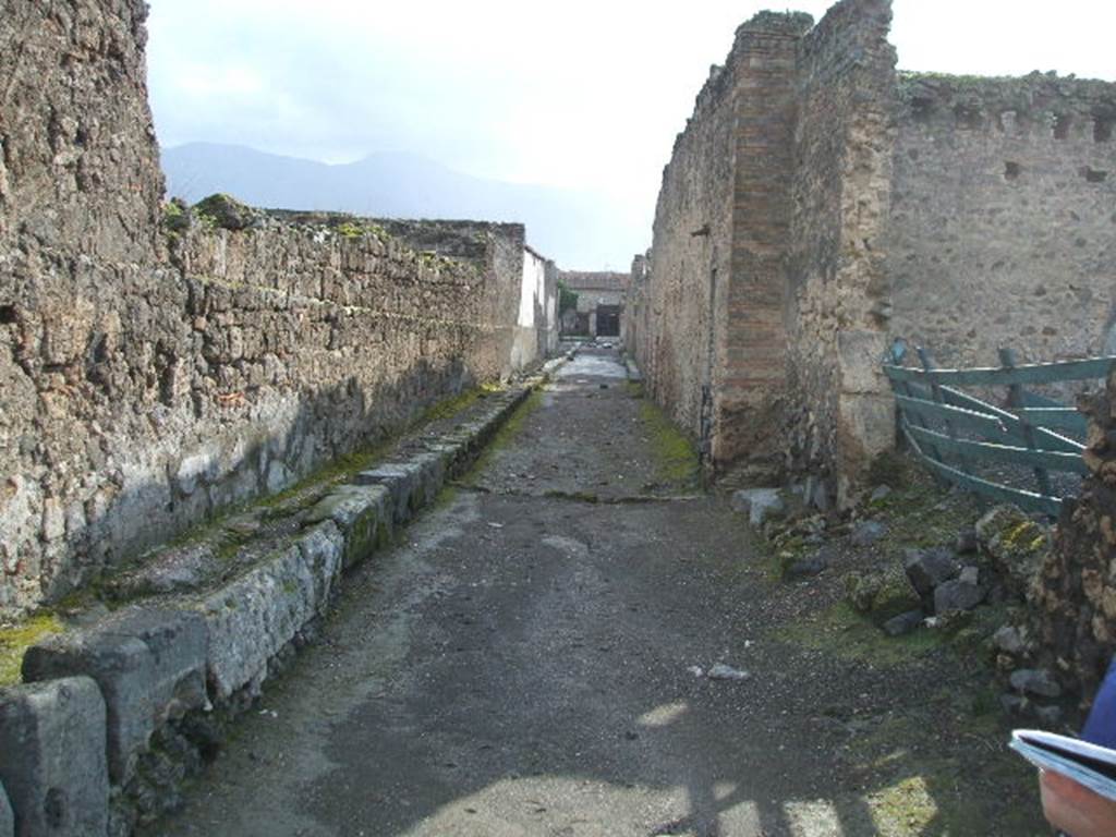 VI.12 Pompeii. December 2004. Vicolo del Fauno,  looking south. VI.10.2 at rear, on right. 