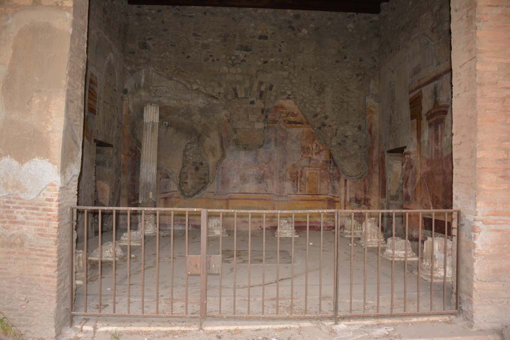 VI.11.10 Pompeii. October 2017. Room 43, looking north from portico.
Foto Annette Haug, ERC Grant 681269 DÉCOR
