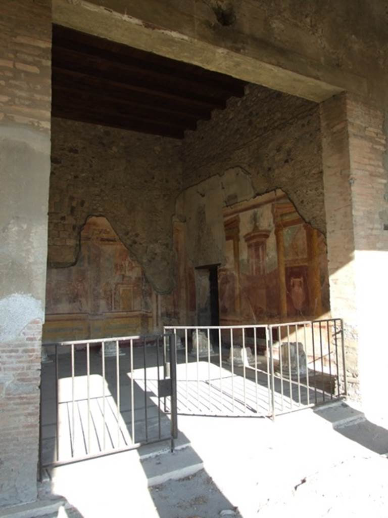 VI.11.10 Pompeii. December 2007. Room 43, Corinthian oecus.