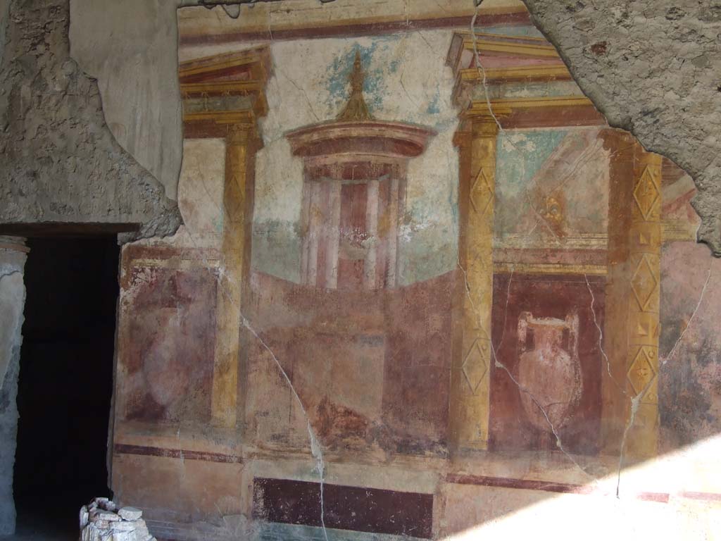 VI.11.10 Pompeii. November 2017. Room 43, jug at north end of centre of east wall.
Foto Annette Haug, ERC Grant 681269 DÉCOR

