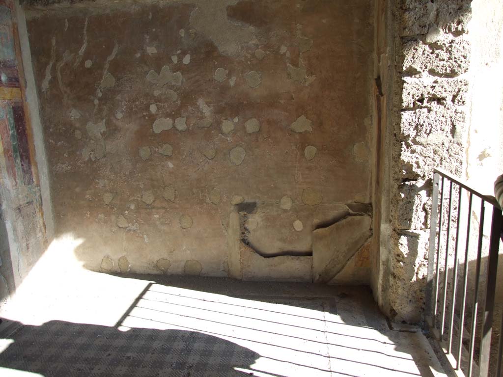 VI.11.10 Pompeii. December 2007. Room 46, east wall of bedroom.