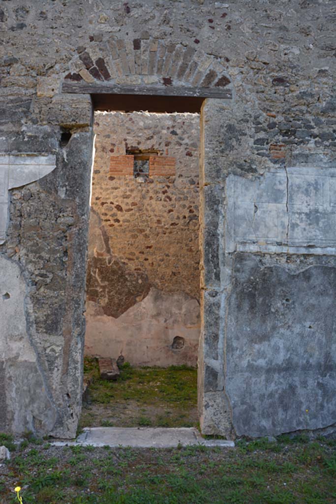 VI.11.10 Pompeii. October 2017. 
Looking south along east wall of atrium, with doorway to room 30, in centre.
Foto Annette Haug, ERC Grant 681269 DÉCOR
