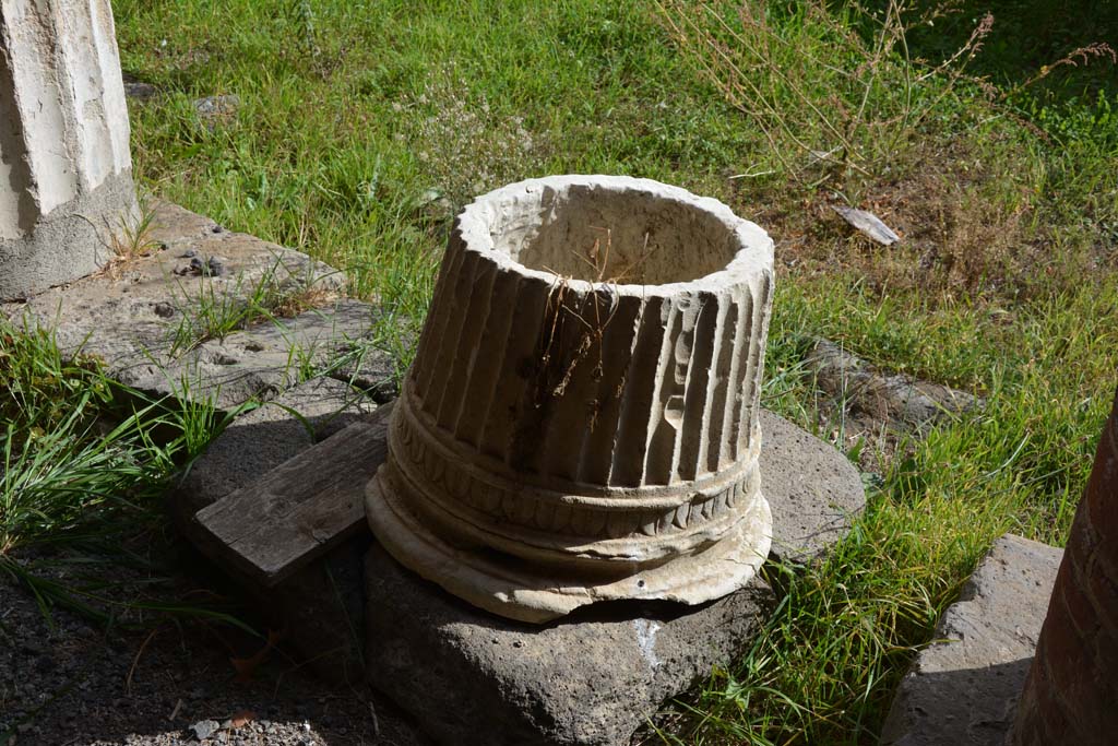 VI.11.10 Pompeii. October 2017. Peristyle 36, puteal covering cistern-mouth on north portico.
Foto Annette Haug, ERC Grant 681269 DÉCOR
