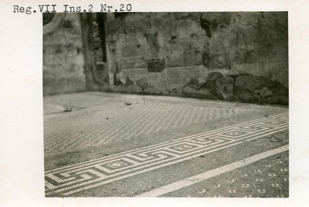 VI.11.10 Pompeii but shown as VII.2.20 on photo. Pre-1937-1939. Room 39, flooring of anteroom and oecus/triclinium.
Photo courtesy of American Academy in Rome, Photographic Archive 1937-9_354. Warsher collection no. 354.
If this photo is of the same floor as the location below, it shows the floor in a much better condition than the one below dated c.1930.
In her book, Blake wrote -
“An excellent example of this is found in VI.XI.10 (Casa del Labirinto, Pl.4, Fig.1), in one of the rooms at the back of the garden.”
See Blake, M., (1930). The pavements of the Roman Buildings of the Republic and Early Empire. Rome, MAAR, 8, (p. 27).
