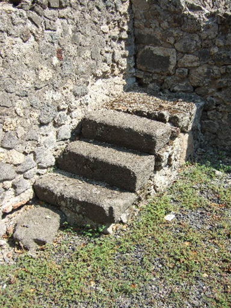 VI.11.15 Pompeii. September 2005. Stairs to upper floor in south-east corner of atrium, south of entrance doorway.