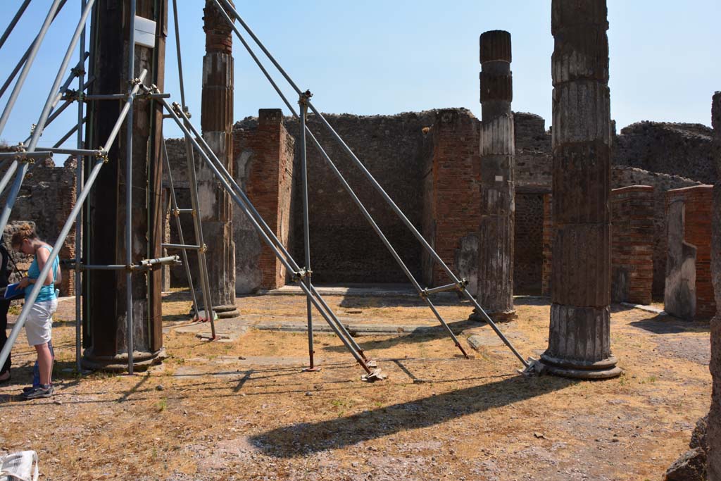 VI.12.5 Pompeii. 14th July 2017. East side of impluvium in Secondary Atrium. 
Foto Annette Haug, ERC Grant 681269 DÉCOR.
