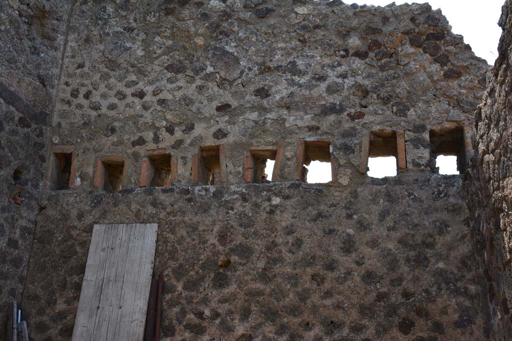 VI.12.5 Pompeii. 14th July 2017. Room 12, looking towards south wall.
Foto Annette Haug, ERC Grant 681269 DÉCOR.

