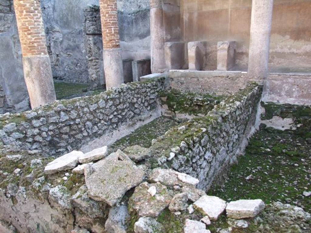 VI.14.22 Fullonica of Balbinus.  December 2007.  Room 12.  Looking south into the east rinsing basin.